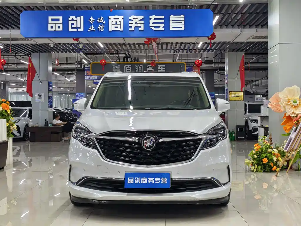 Buick GL8 — миниатюра 2