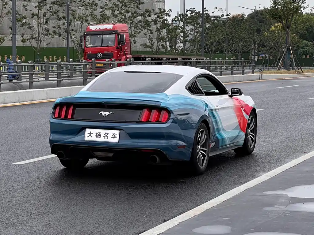 Ford Mustang — миниатюра 5