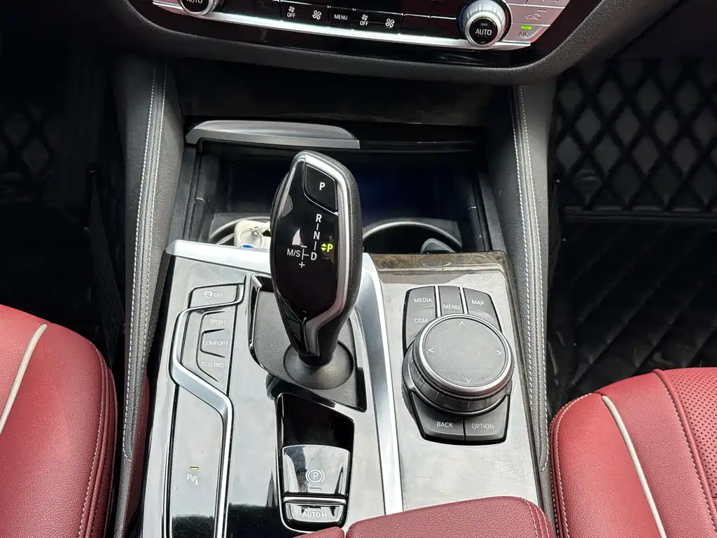 BMW 5 Series — миниатюра 12