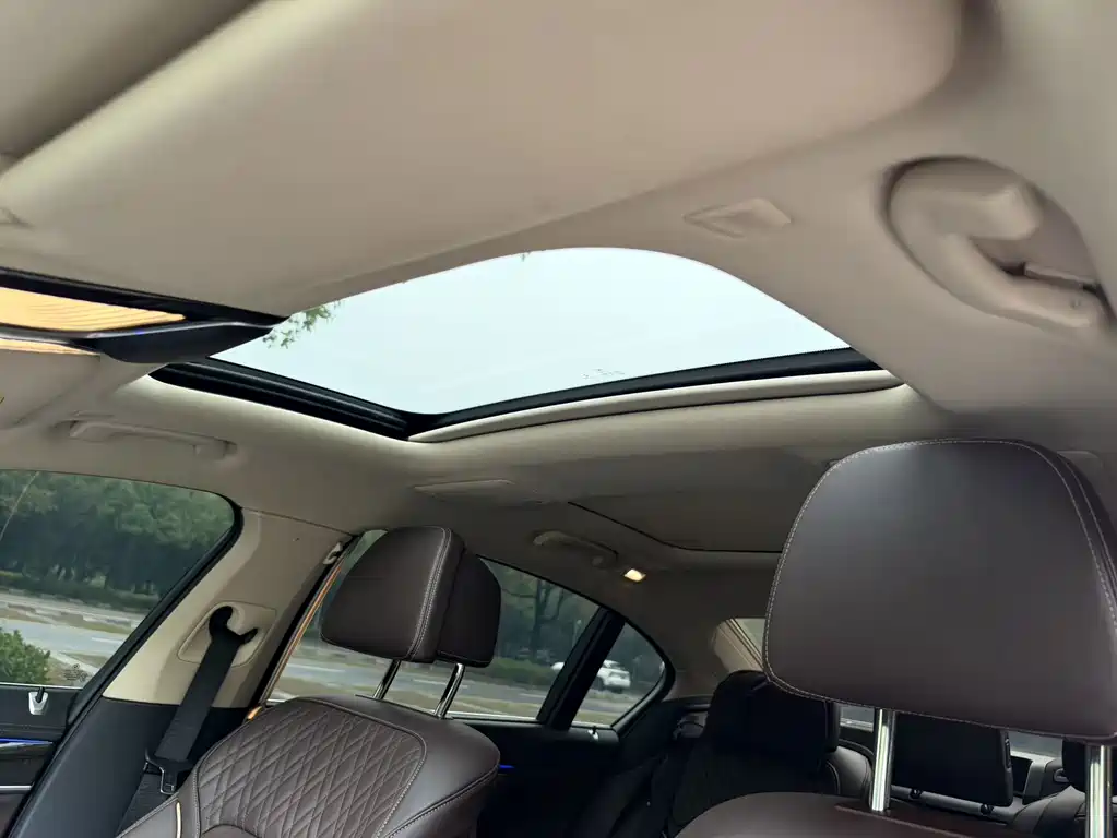 BMW 7 Series — миниатюра 17