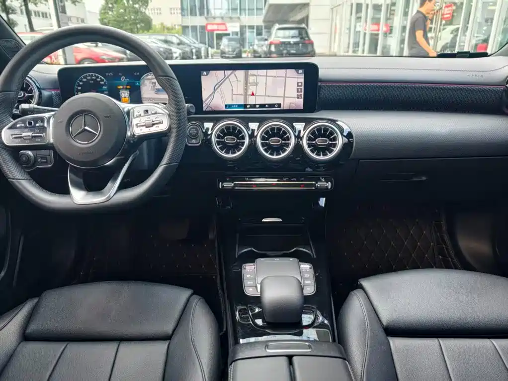 Mercedes-Benz A-Class — миниатюра 9
