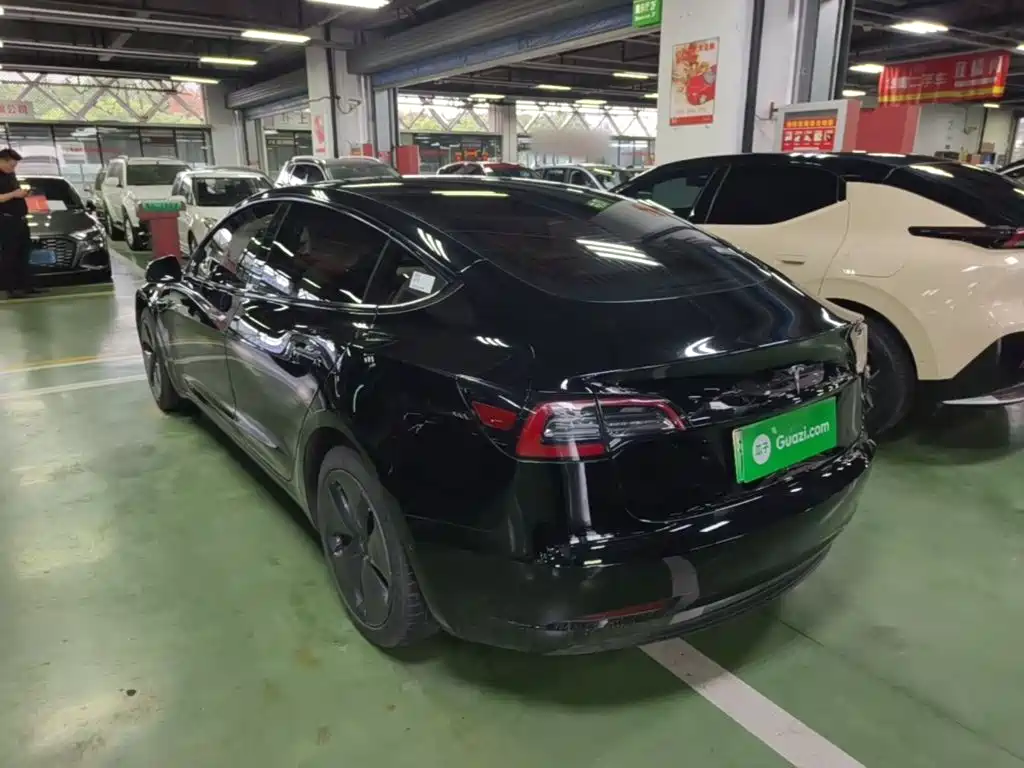 Tesla Model 3 — миниатюра 5