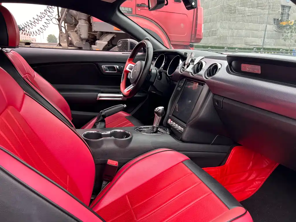 Ford Mustang — миниатюра 6