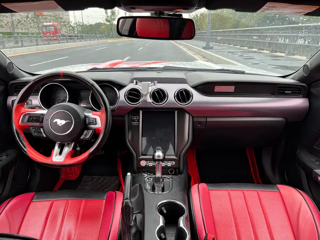 Ford Mustang — миниатюра 8