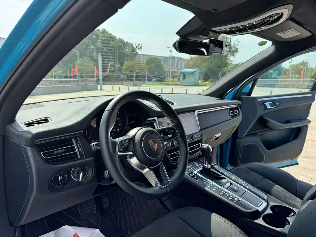 Porsche Macan — миниатюра 11