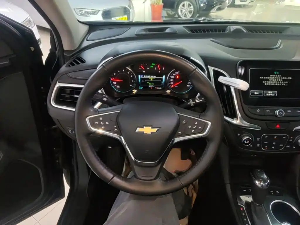 Chevrolet Equinox — миниатюра 11