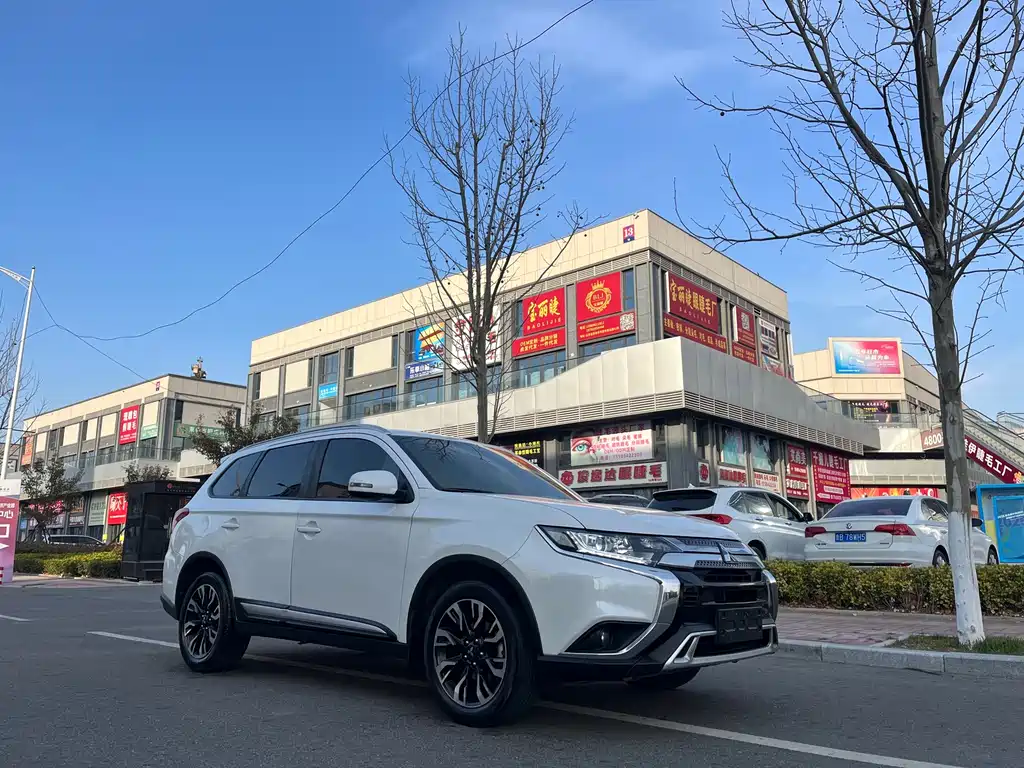 MITSUBISHI OUTLANDER