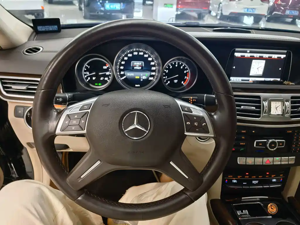 Mercedes-Benz E-Class — миниатюра 11