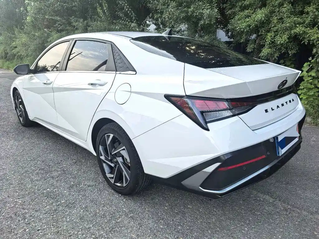 Hyundai Elantra — миниатюра 8