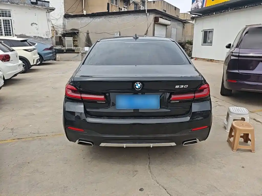 BMW 5 Series — миниатюра 6