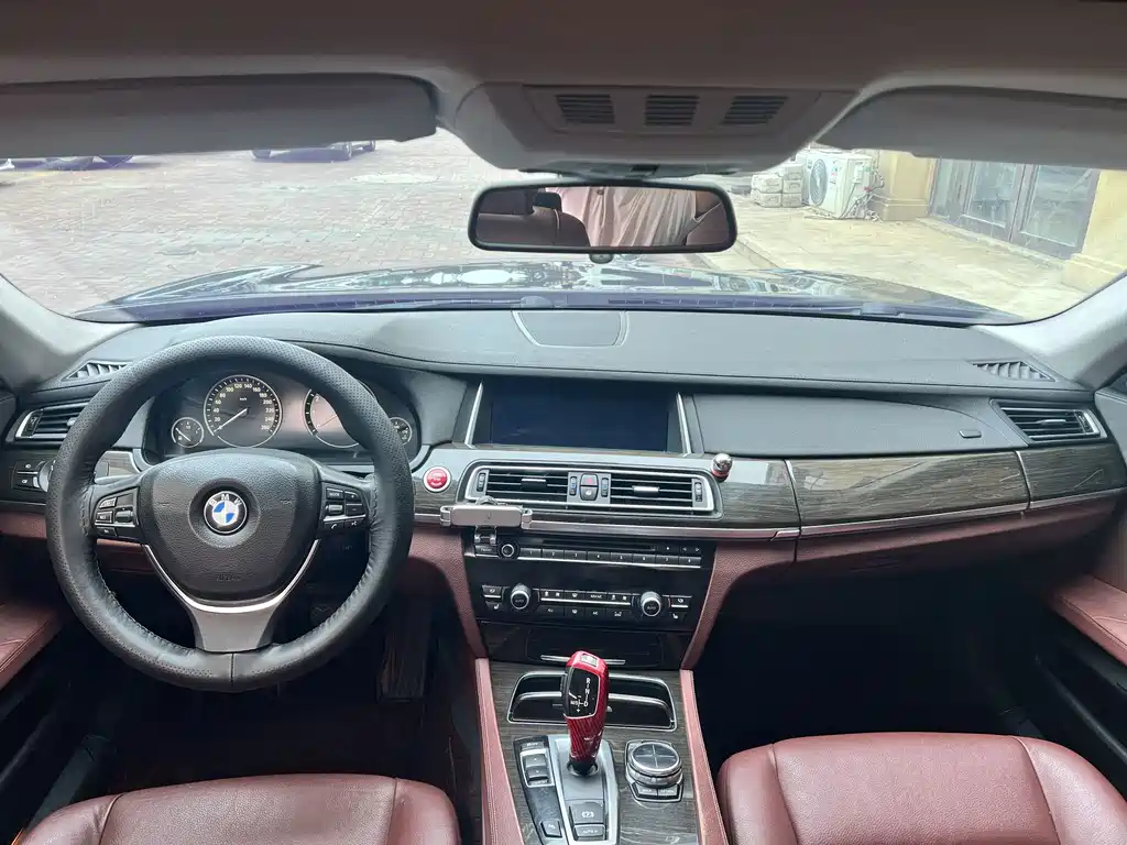 BMW 7 Series — миниатюра 18