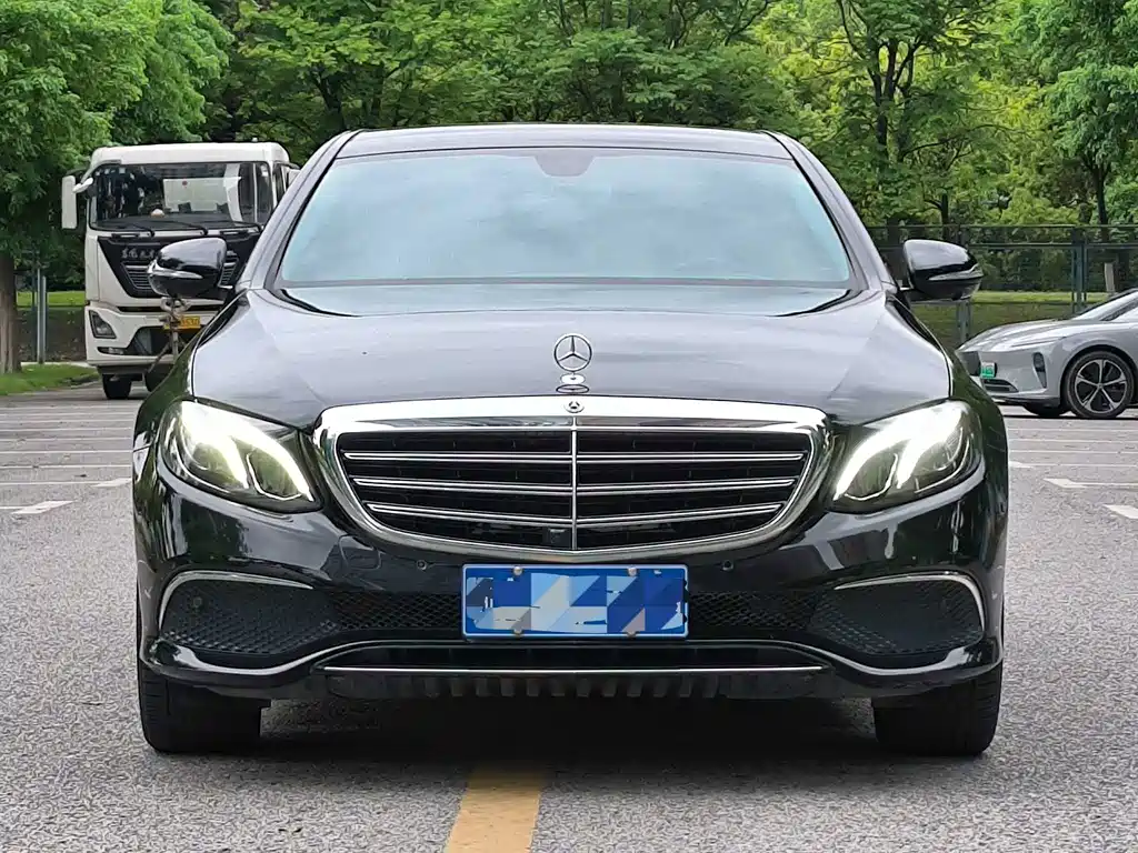 Mercedes-Benz E-Class — миниатюра 2