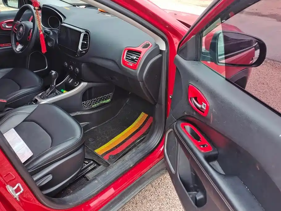 Jeep Compass — миниатюра 8