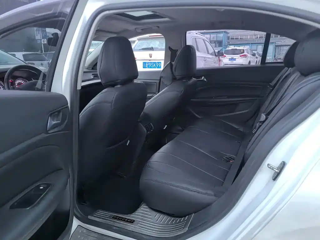 Peugeot 408 — миниатюра 10