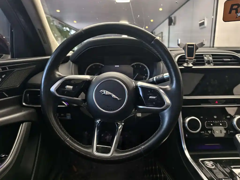 Jaguar XEL — миниатюра 10