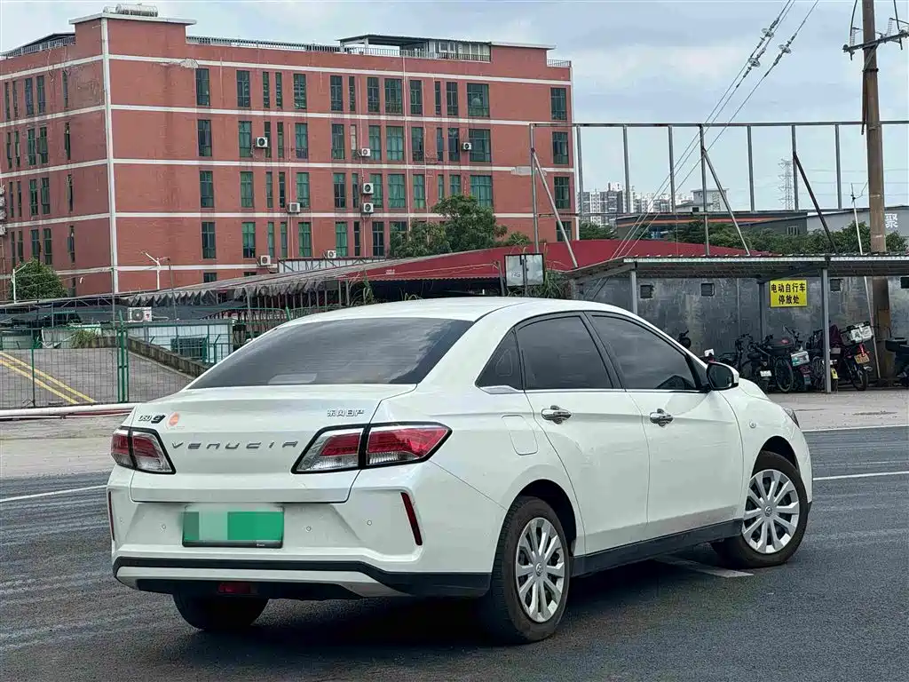 Venucia D60 EV — миниатюра 10