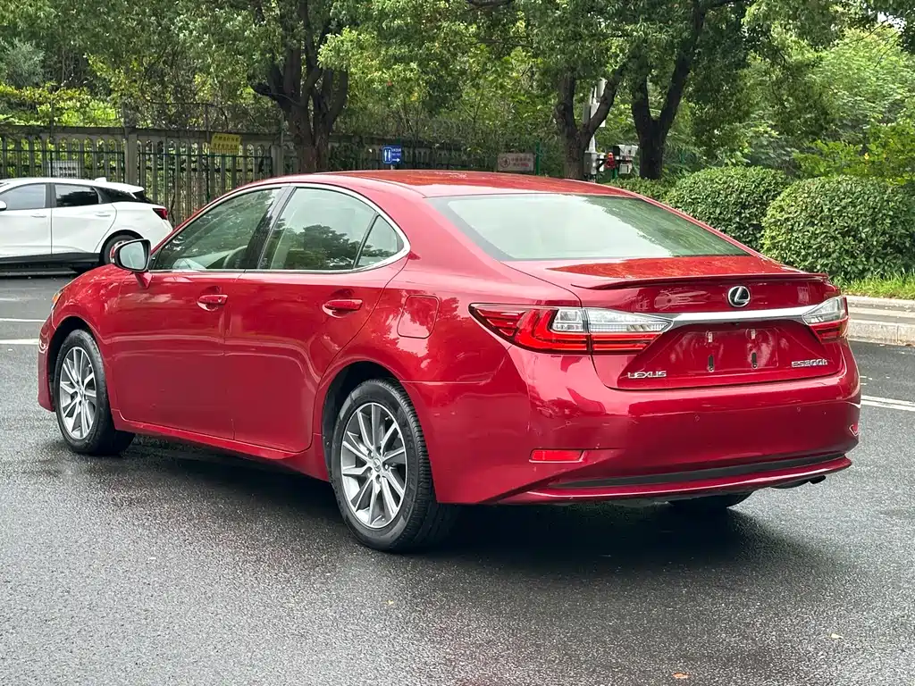 Lexus ES — миниатюра 6