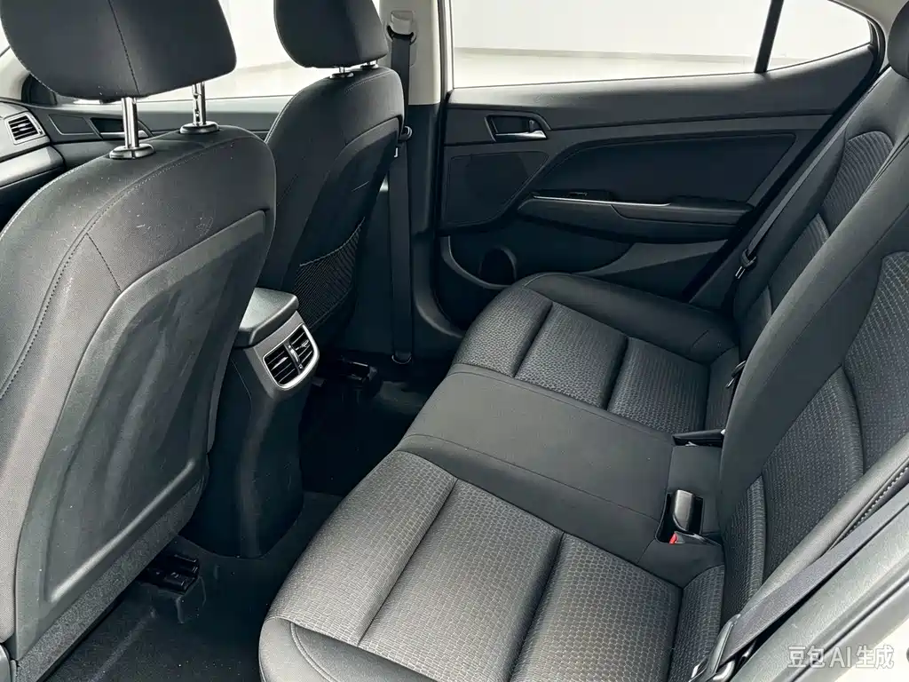 Hyundai Elantra — миниатюра 6
