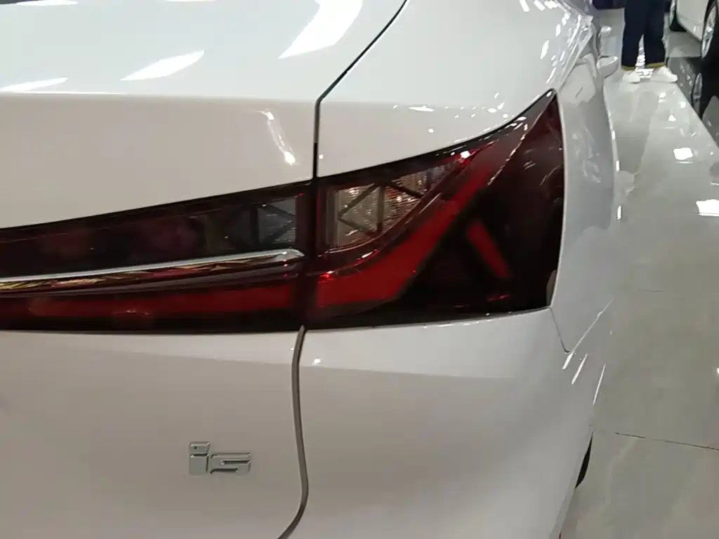 Roewe i5 — миниатюра 8