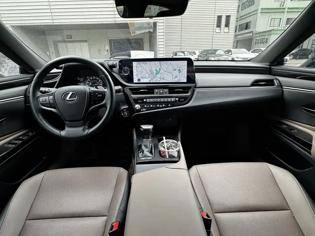 Lexus ES — миниатюра 14