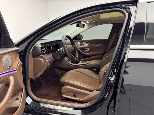 Mercedes-Benz E-Class — миниатюра 13
