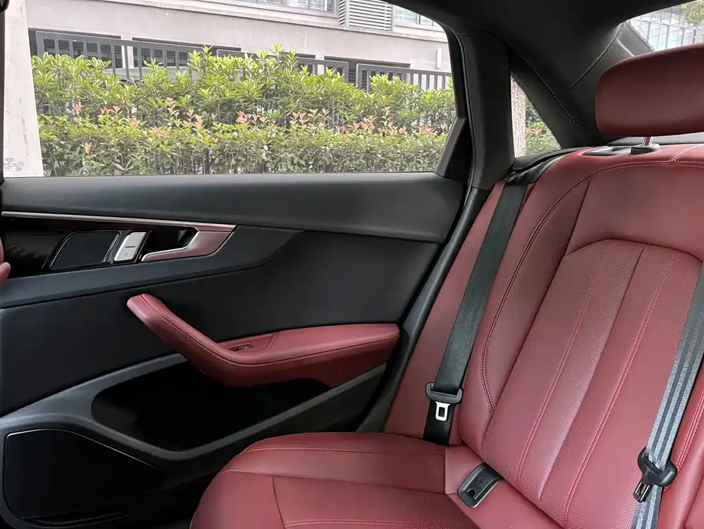 Audi A4L 2025 200 Enjoy 40 TFSI Luxury