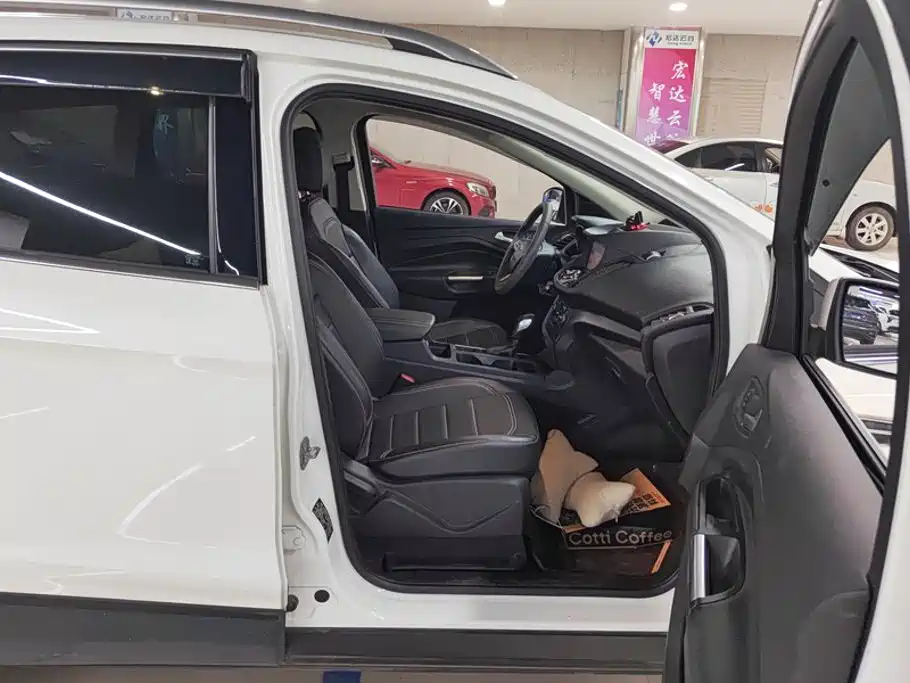 Ford Kuga — миниатюра 8
