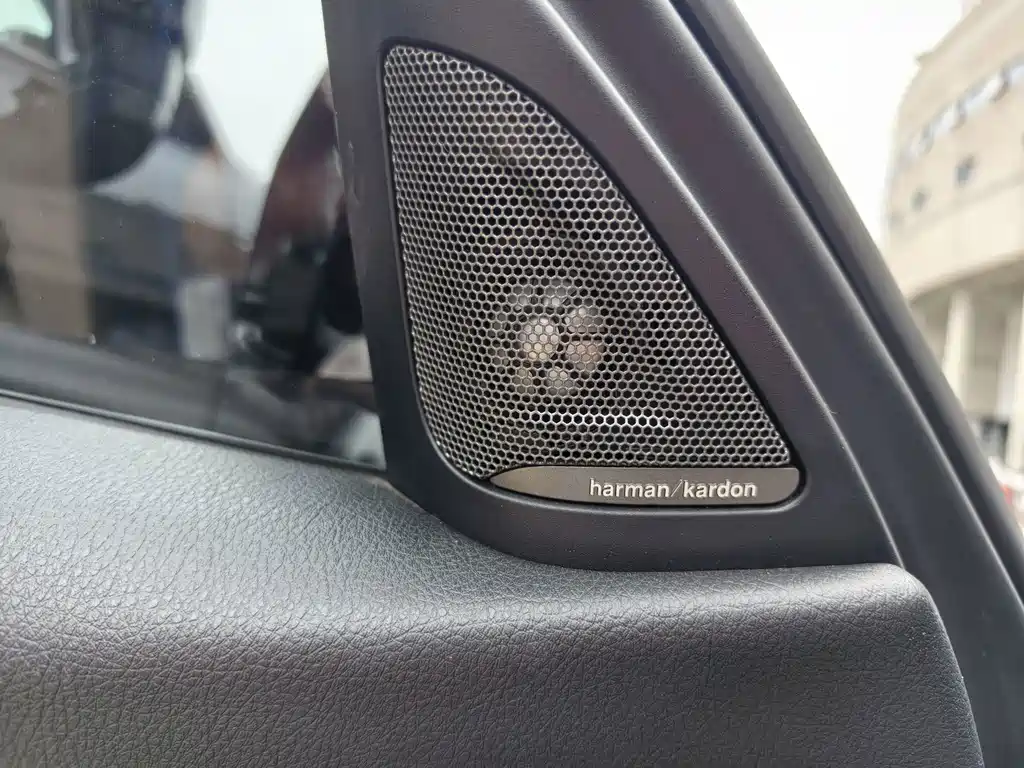 BMW 3 Series — миниатюра 8