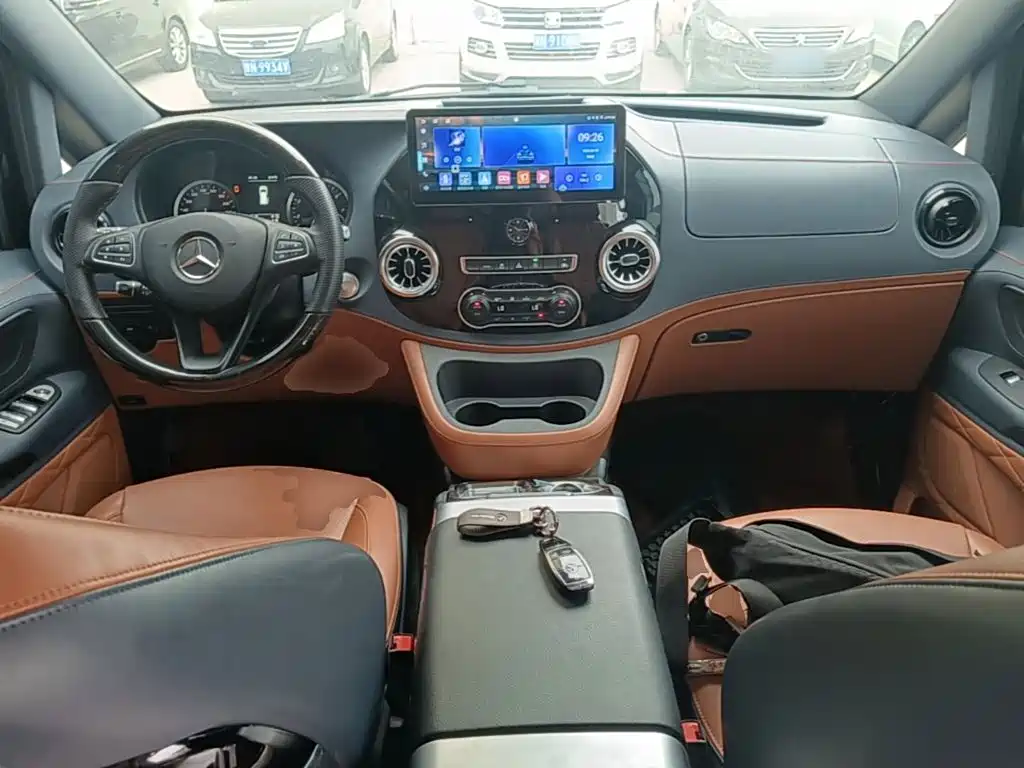 Mercedes-Benz Vito 2021 2.0T Elite 7 мест