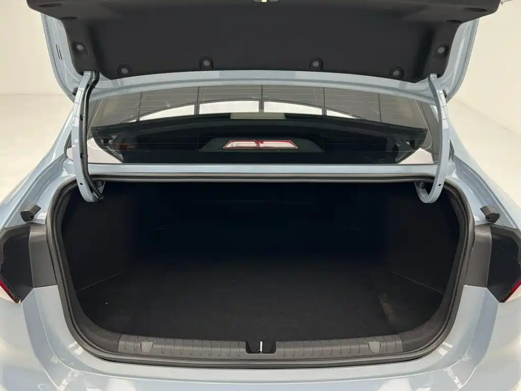 Geely Emgrand — миниатюра 14