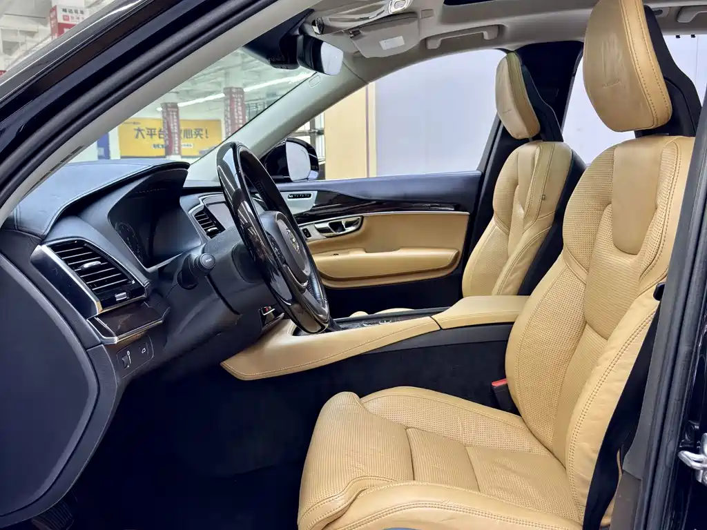 Volvo XC90 — миниатюра 13