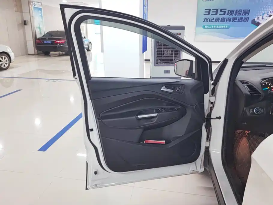 Ford Kuga — миниатюра 7