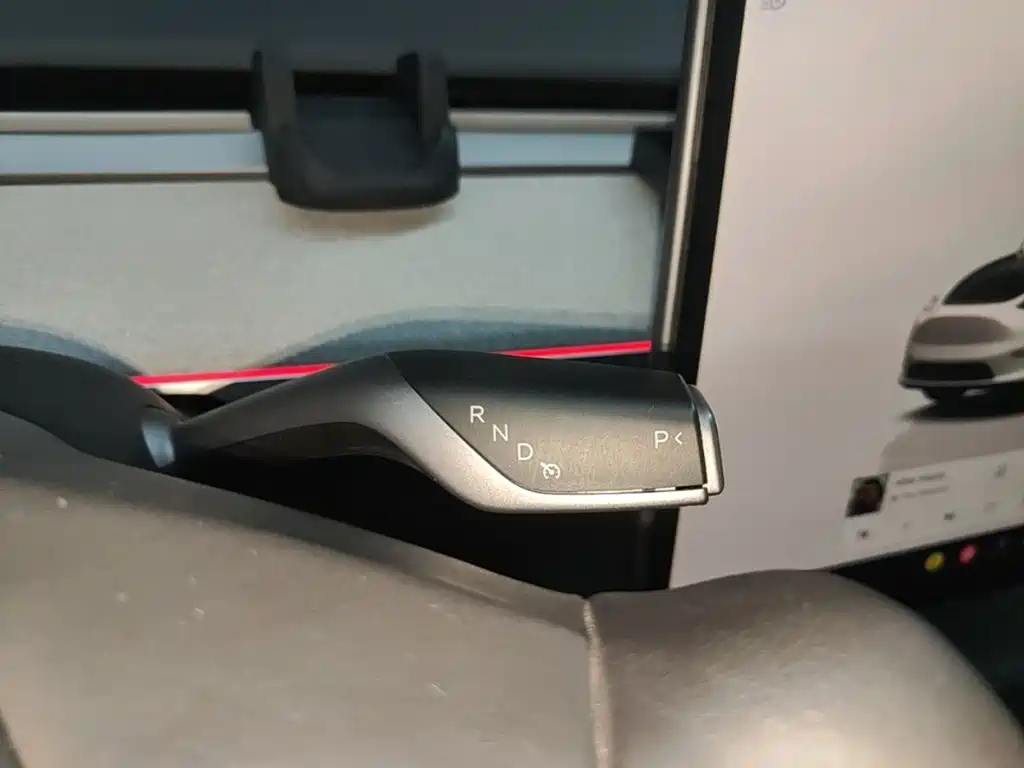 Tesla Model Y — миниатюра 14
