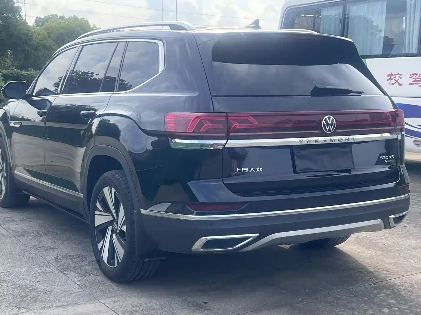 Volkswagen Touareg 2023 Черный из Китая