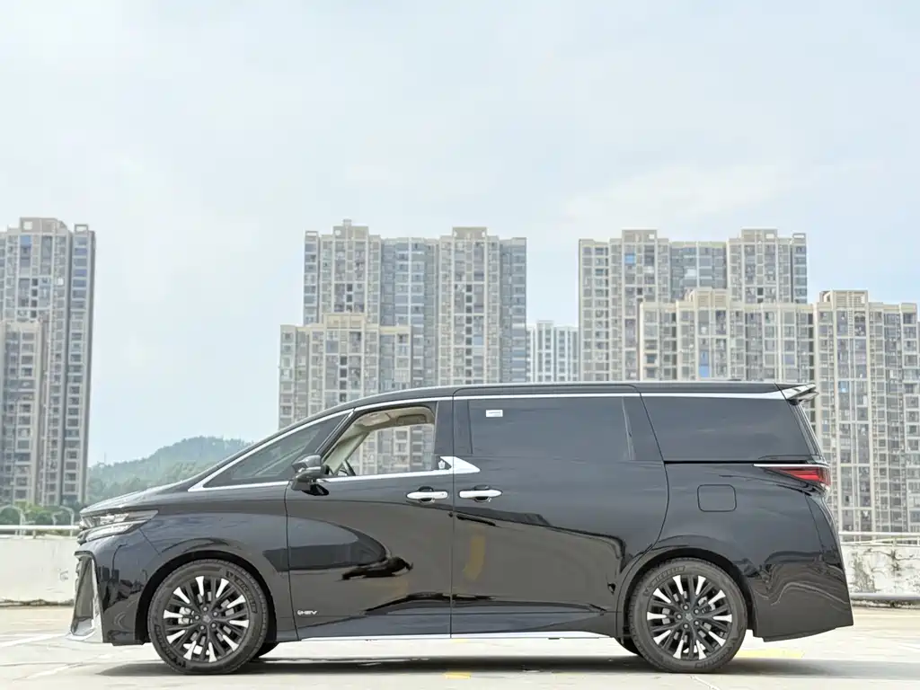 Toyota Vellfire — миниатюра 16