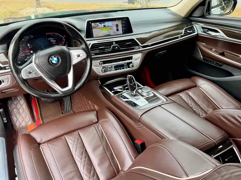 BMW 7 Series — миниатюра 8