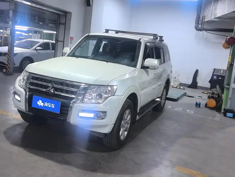 Mitsubishi Pajero (Import)