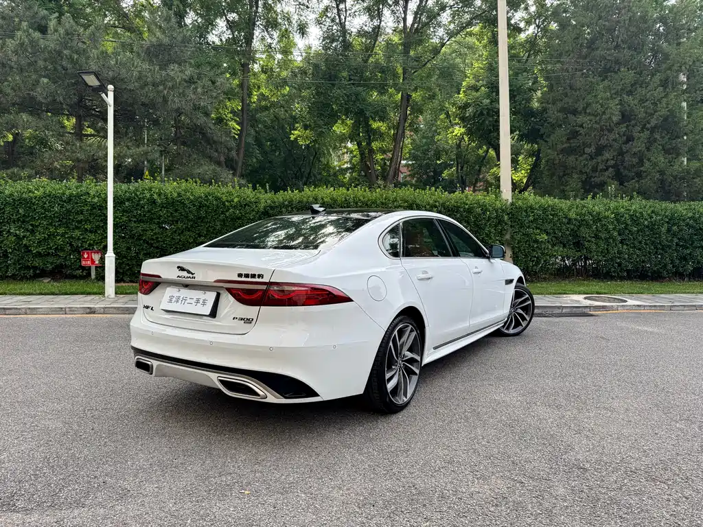 Jaguar XFL 2024 2.0T P300 Flagship Sport