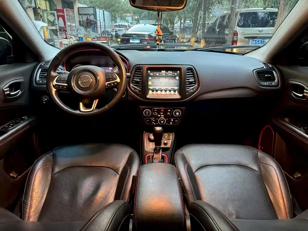Jeep Compass — миниатюра 4