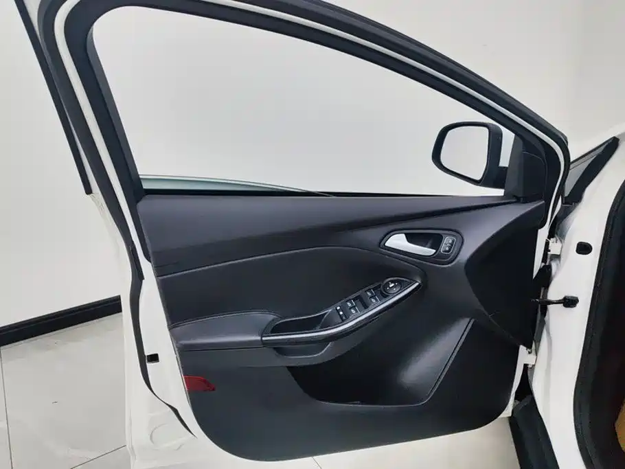 Ford Focus — миниатюра 7