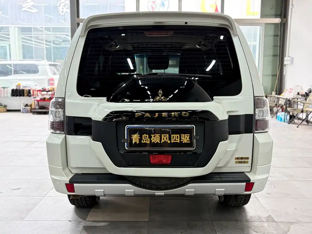 Mitsubishi Pajero (Import) — миниатюра 4
