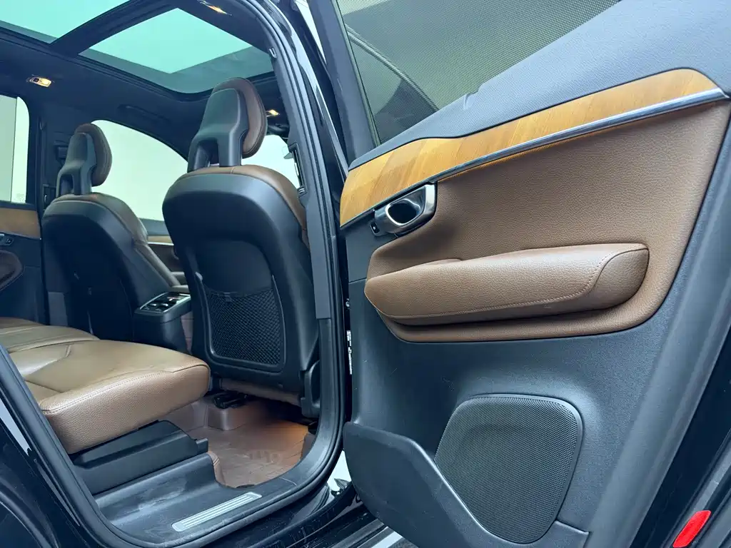 Volvo XC90 — миниатюра 18
