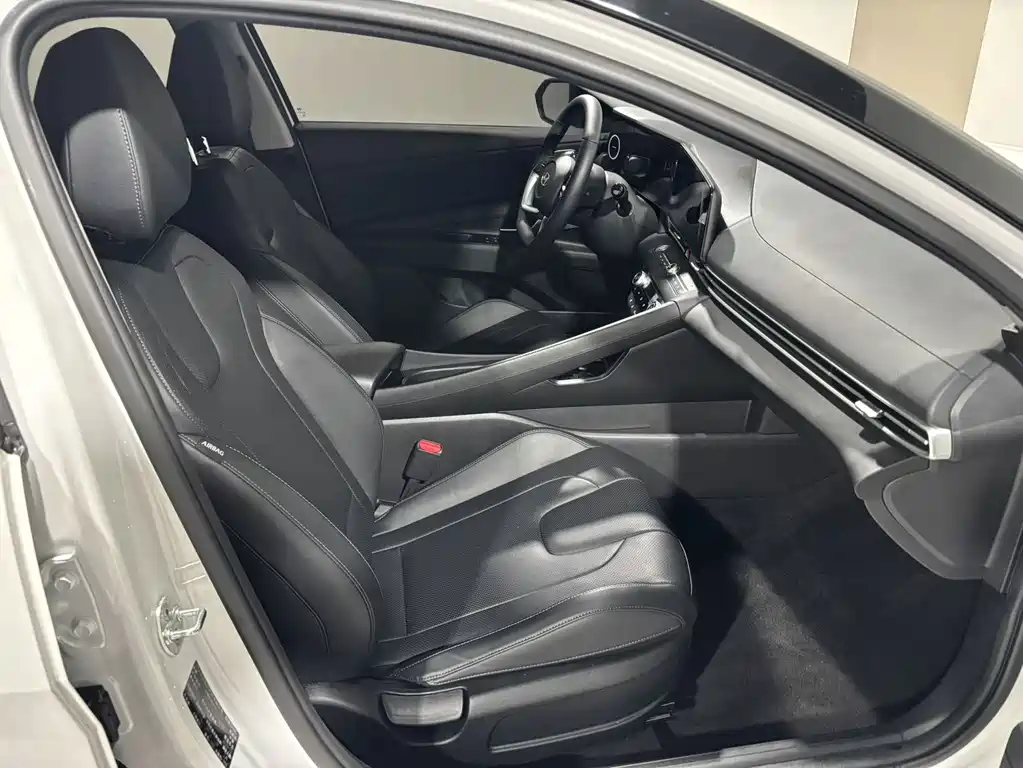 Hyundai Elantra — миниатюра 9