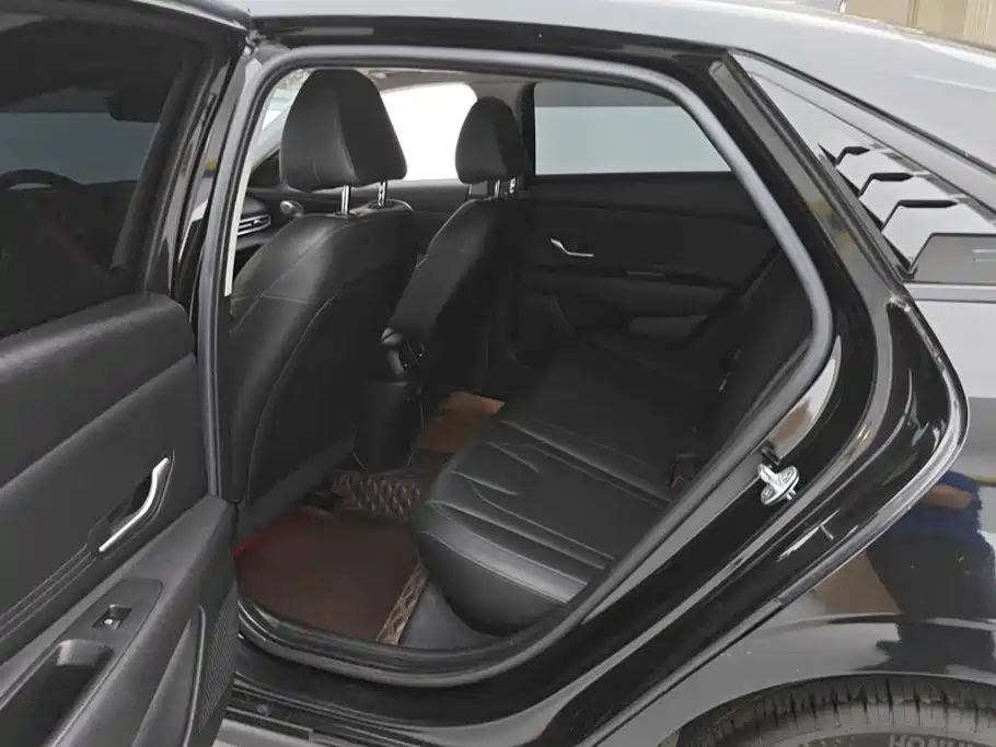Hyundai Elantra — миниатюра 11