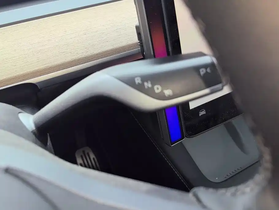 Tesla Model Y — миниатюра 16