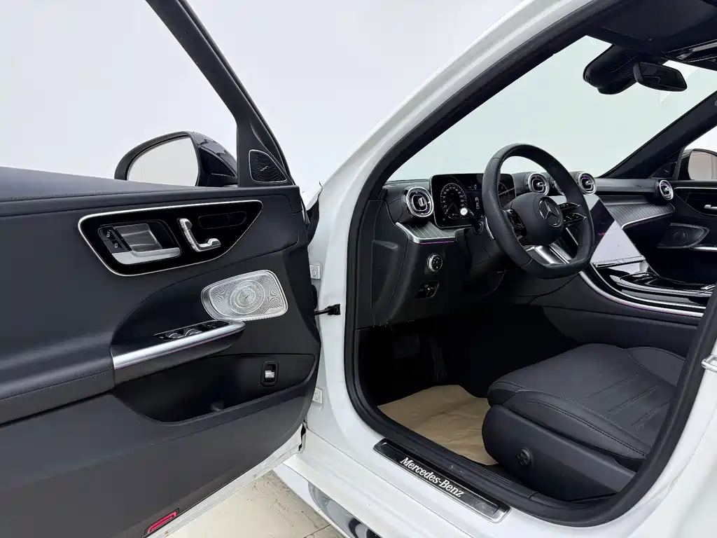 Mercedes-Benz C-Class — миниатюра 7