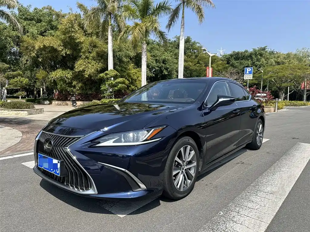 Lexus ES 2018