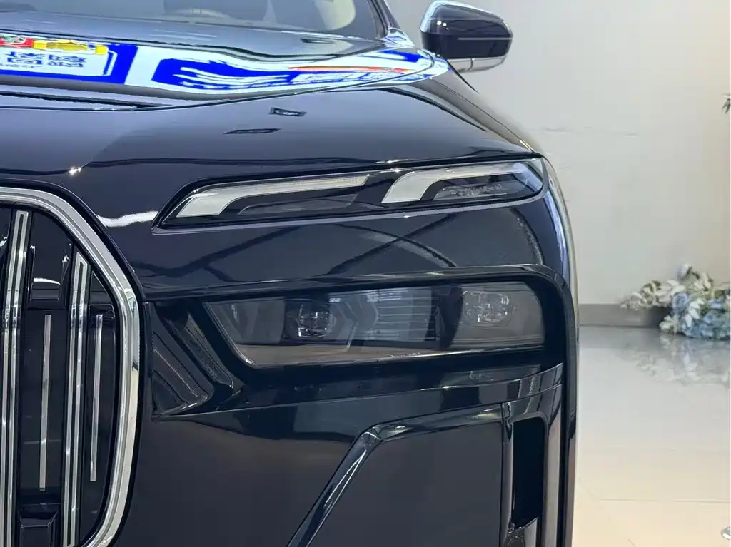 BMW 7 Series — миниатюра 4