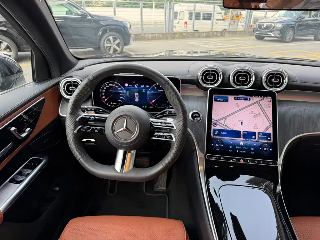 Mercedes-Benz GLC — миниатюра 12