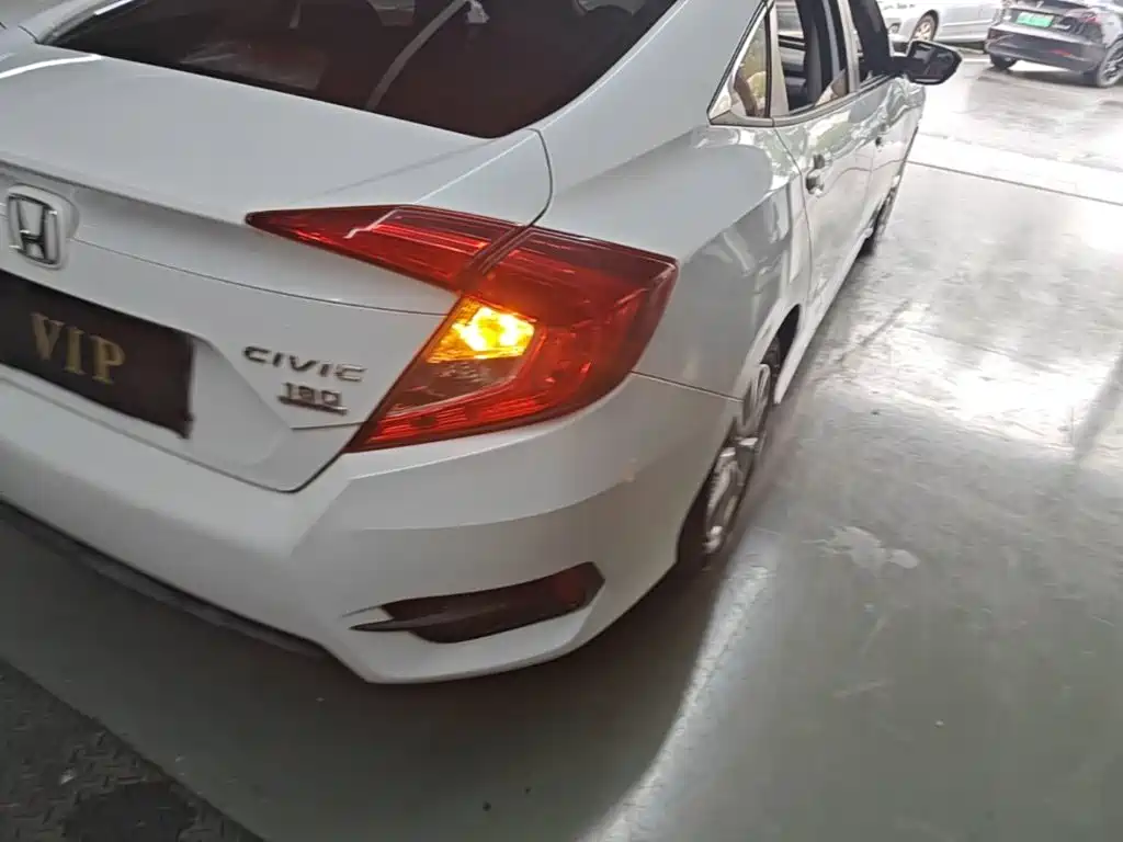 Honda Civic — миниатюра 8